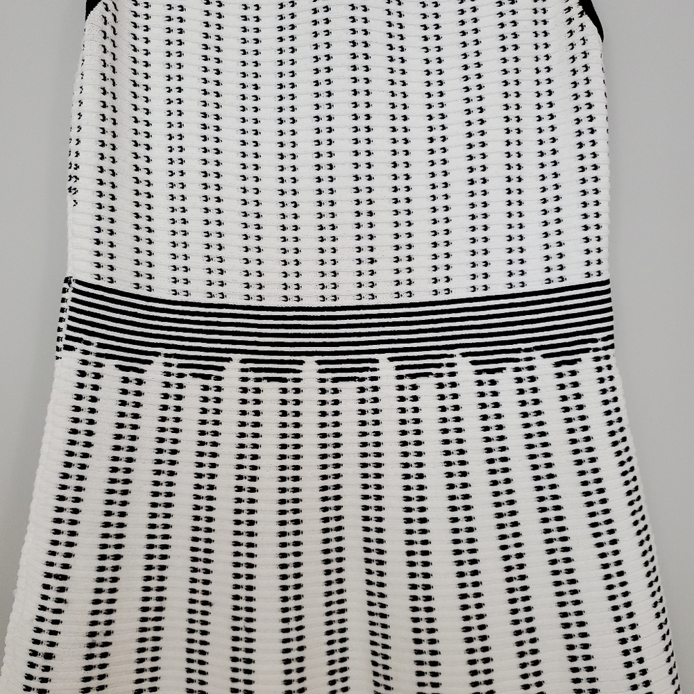 WHBM SLEEVELESS GRAPHIC DOT SWEATER - Picture 9 of 16
